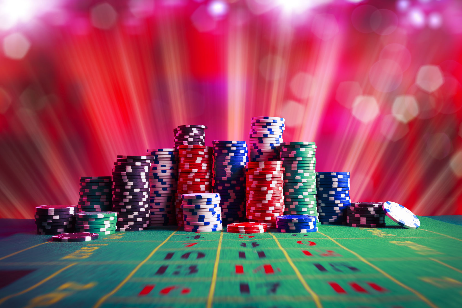 Poker Ellerinizi Nasıl Güçlendirirsiniz? Stratejik Oynama Rehberi